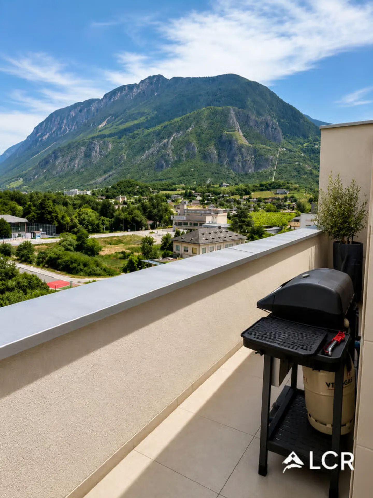Prächtiges Dachgeschoss in einer 4.5-Zimmer-Duplexwohnung / 3 Schlafzimmern / 3 Badezimmern / 1 großer Terrasse / prächtige Aussicht - Photo 9 of 13