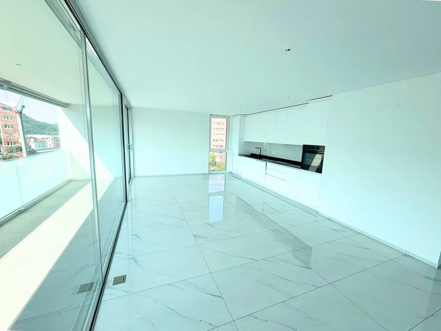 DESIGN, NATURAL LIGHT AND MODERN COMFORT - Photo 3 of 11