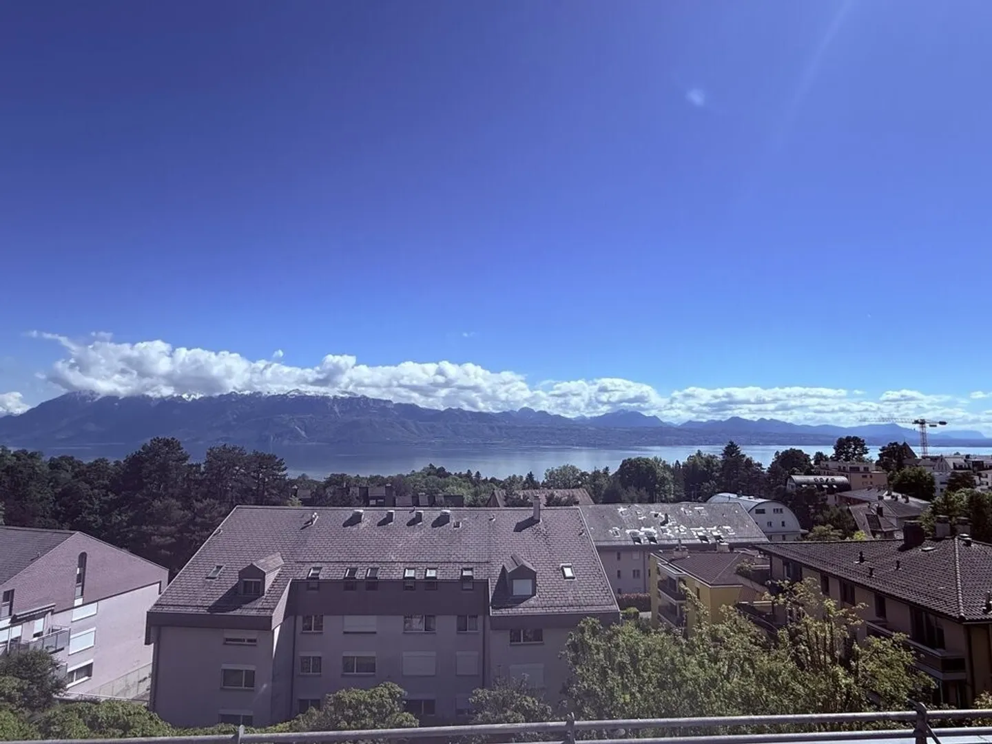 Charming 2-room penthouse with unobstructed view and green surroundings - Photo 2 of 9