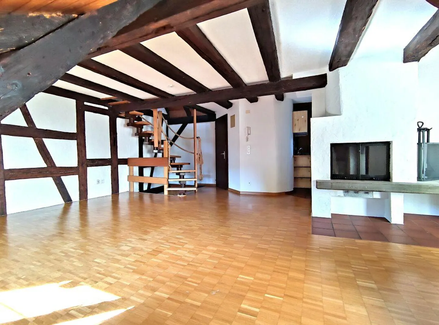 Appartement sous les combles confortable en ville - Photo 3 sur 6