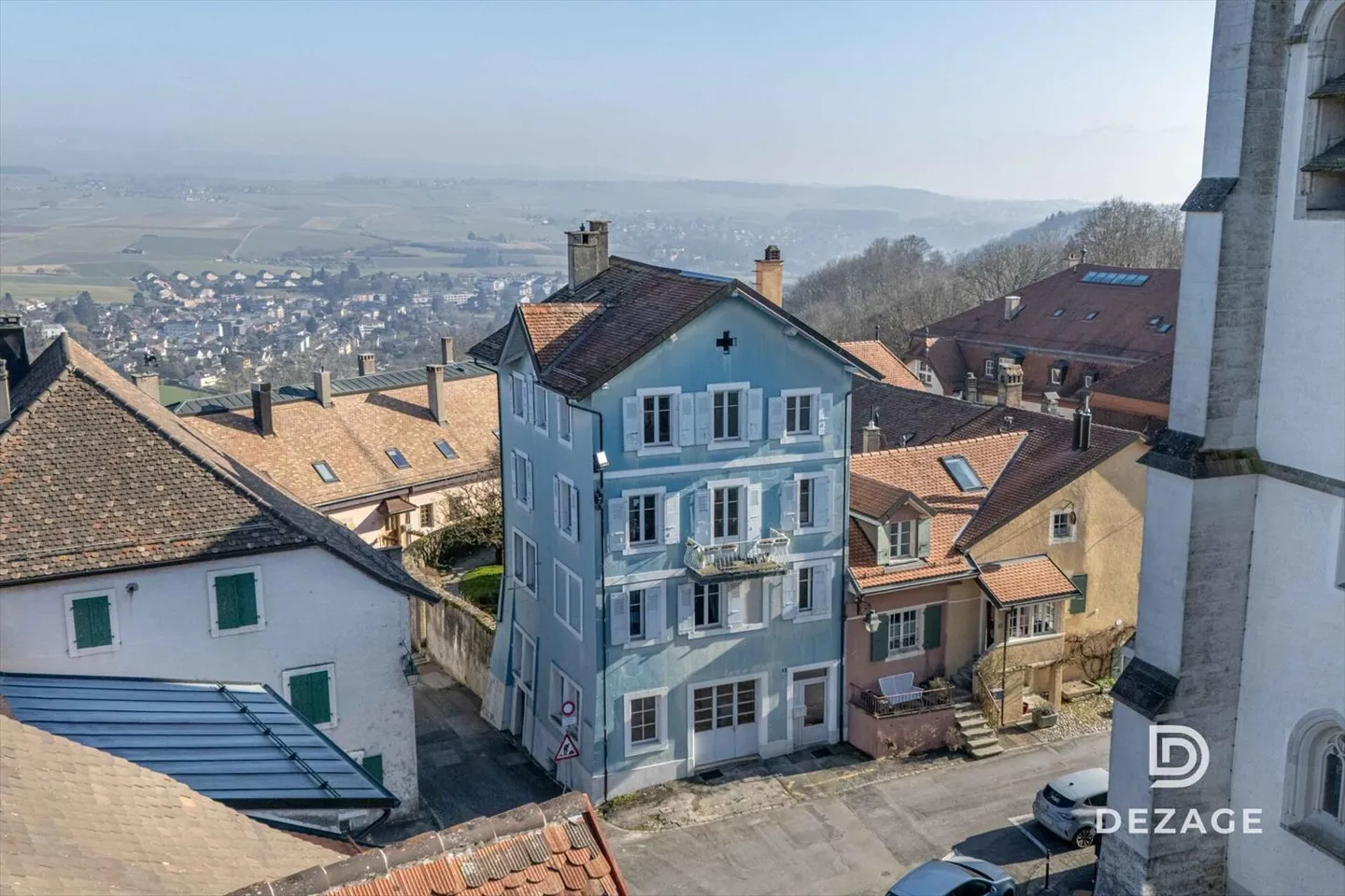 Immeuble de 3 appartements + un atelier à rénover - Photo 1 sur 13