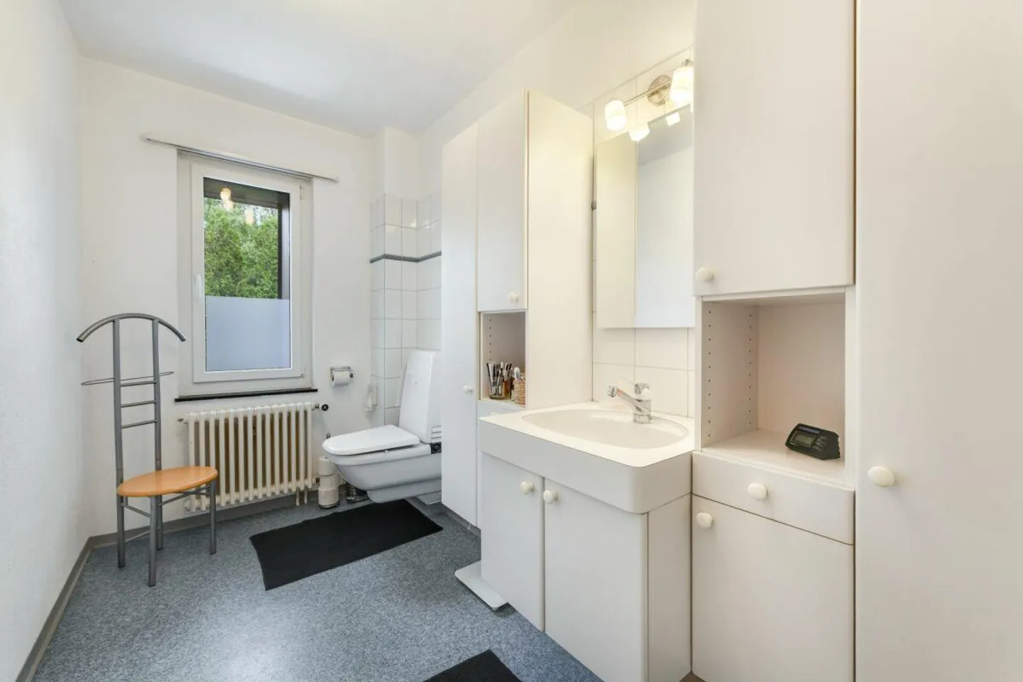 Single-family house with a separate apartment, PV system & 10 rooms - ideal for families - Photo 14 of 23