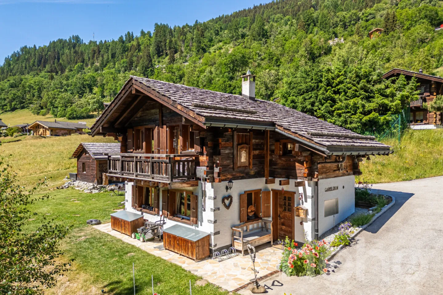 Chalet for sale - Photo 2 of 13