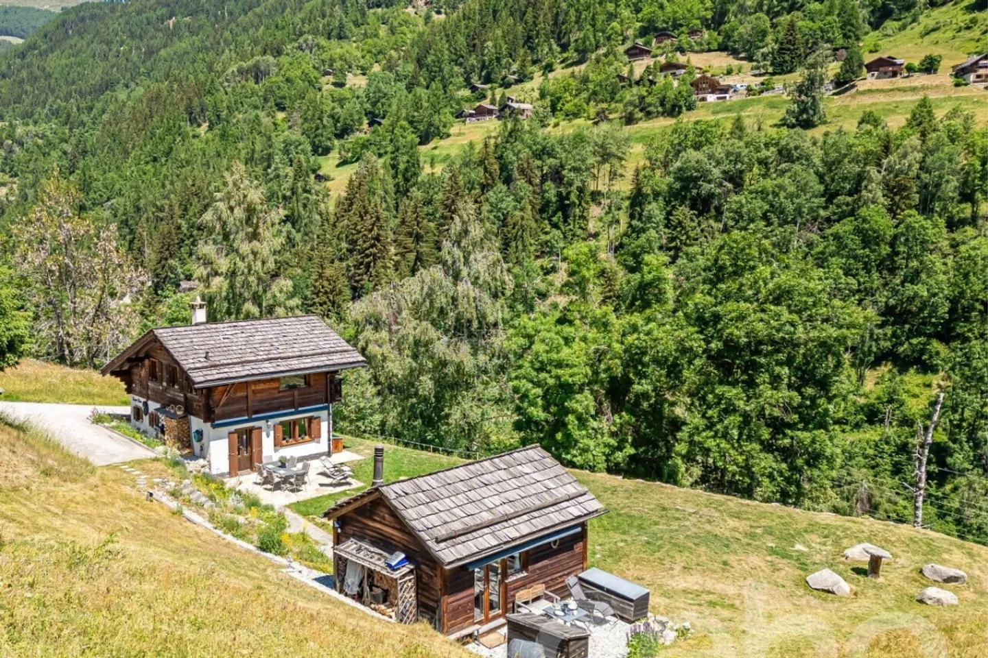 Chalet for sale - Photo 3 of 13