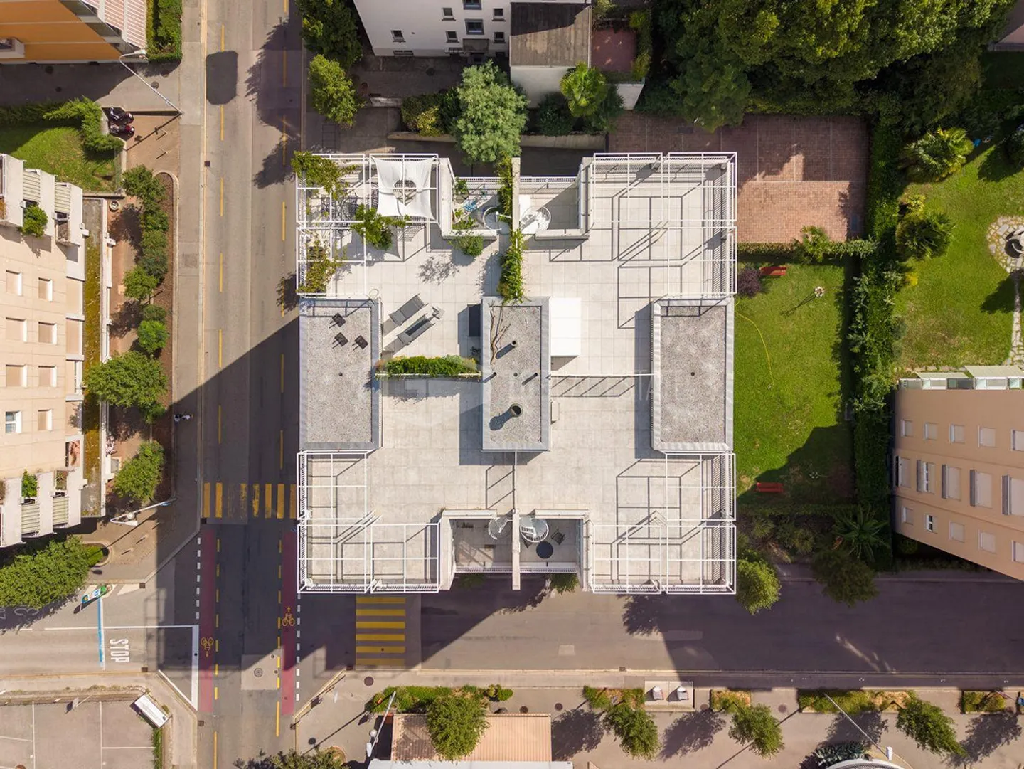 DUPLEX PENTHOUSE WITH ROOFTOP TERRACE AND LAKE VIEW - Photo 4 of 24