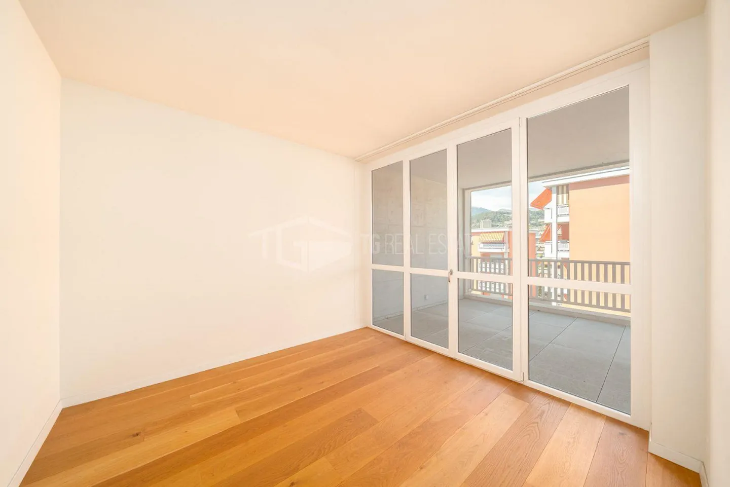 DUPLEX PENTHOUSE WITH ROOFTOP TERRACE AND LAKE VIEW - Photo 8 of 24
