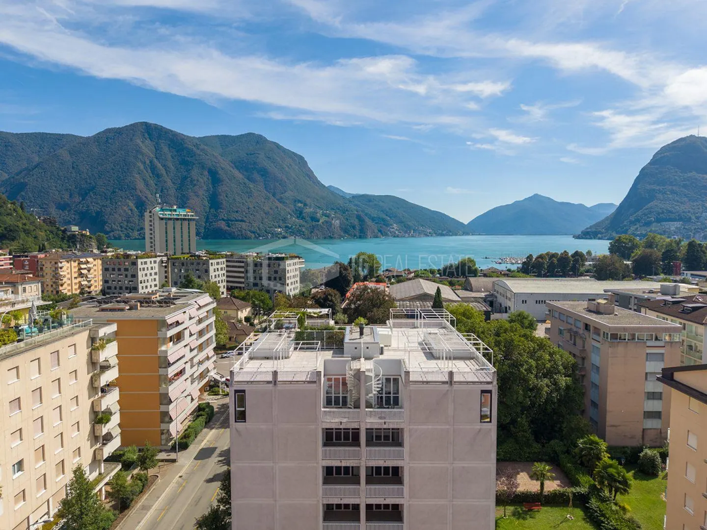 DUPLEX PENTHOUSE WITH ROOFTOP TERRACE AND LAKE VIEW - Photo 6 of 24