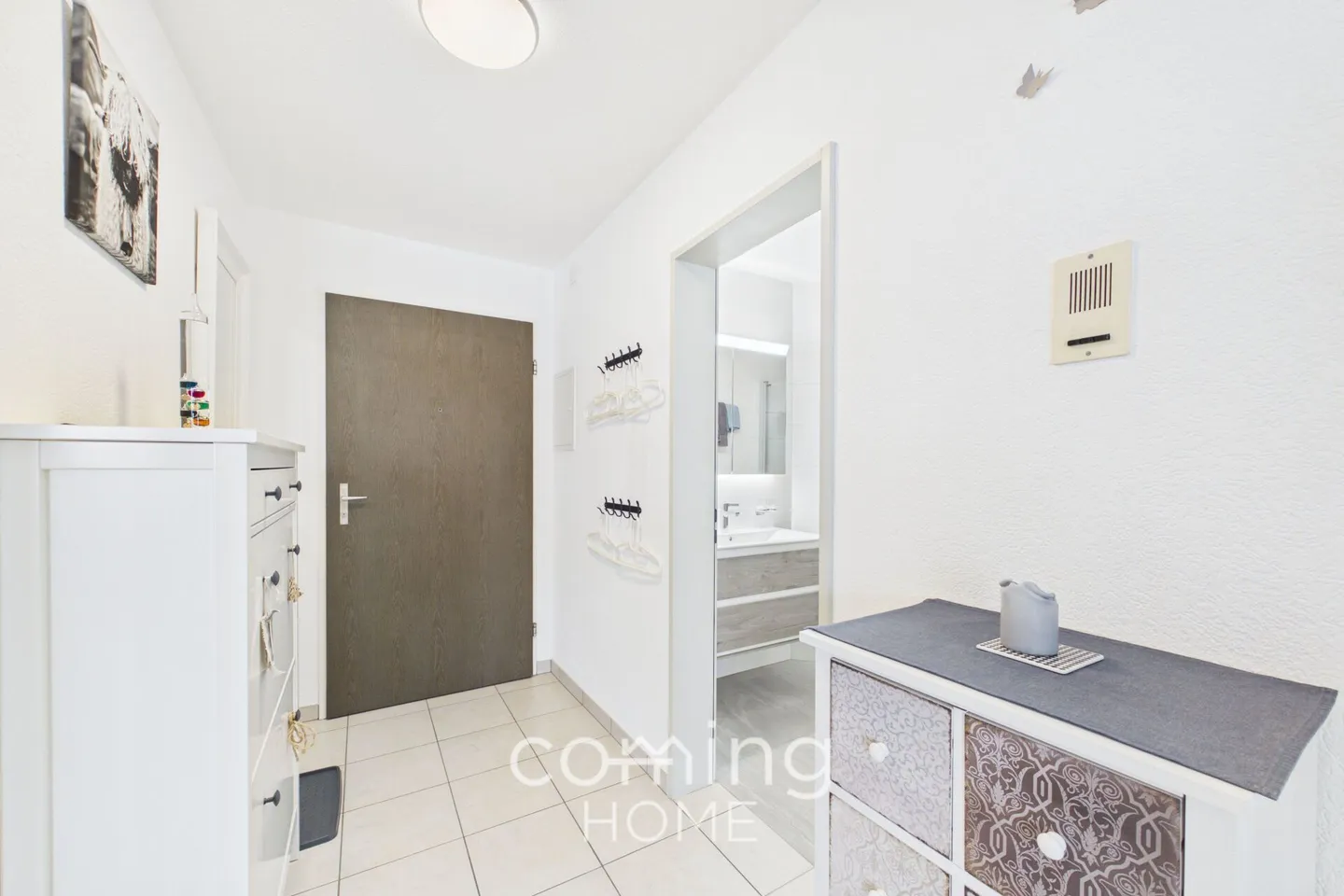 Appartamento ristrutturato di 2,5 locali a Naters con balcone soleggiato e vista montagna - Foto 8 di 12