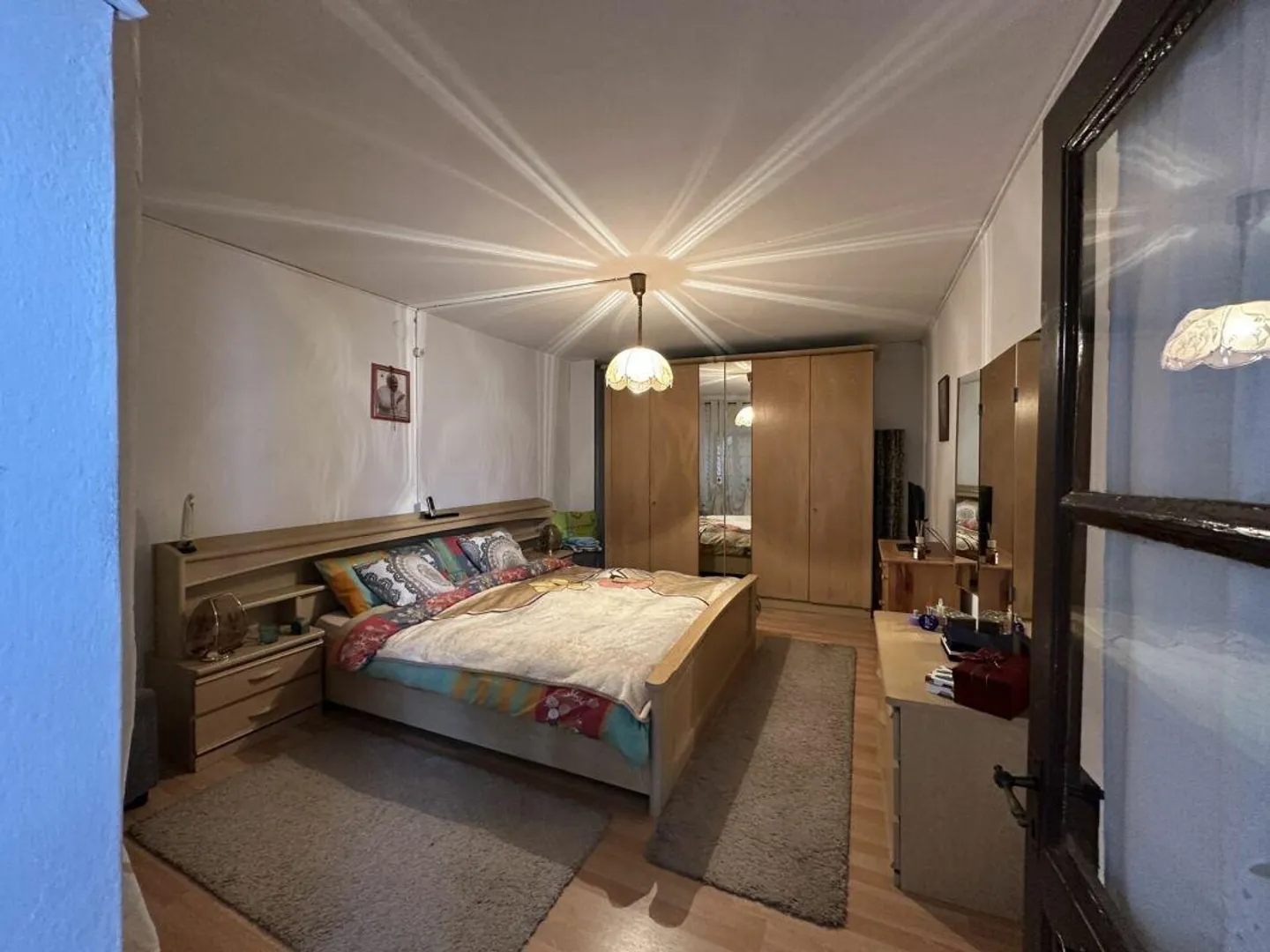 Complesso residenziale interessante con potenziale di ristrutturazione e cortile privato con piccolo giardino - Foto 9 di 14