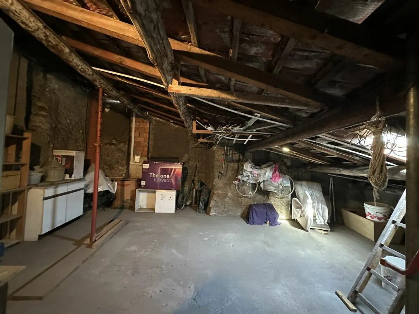 Complesso residenziale interessante con potenziale di ristrutturazione e cortile privato con piccolo giardino - Foto 12 di 14