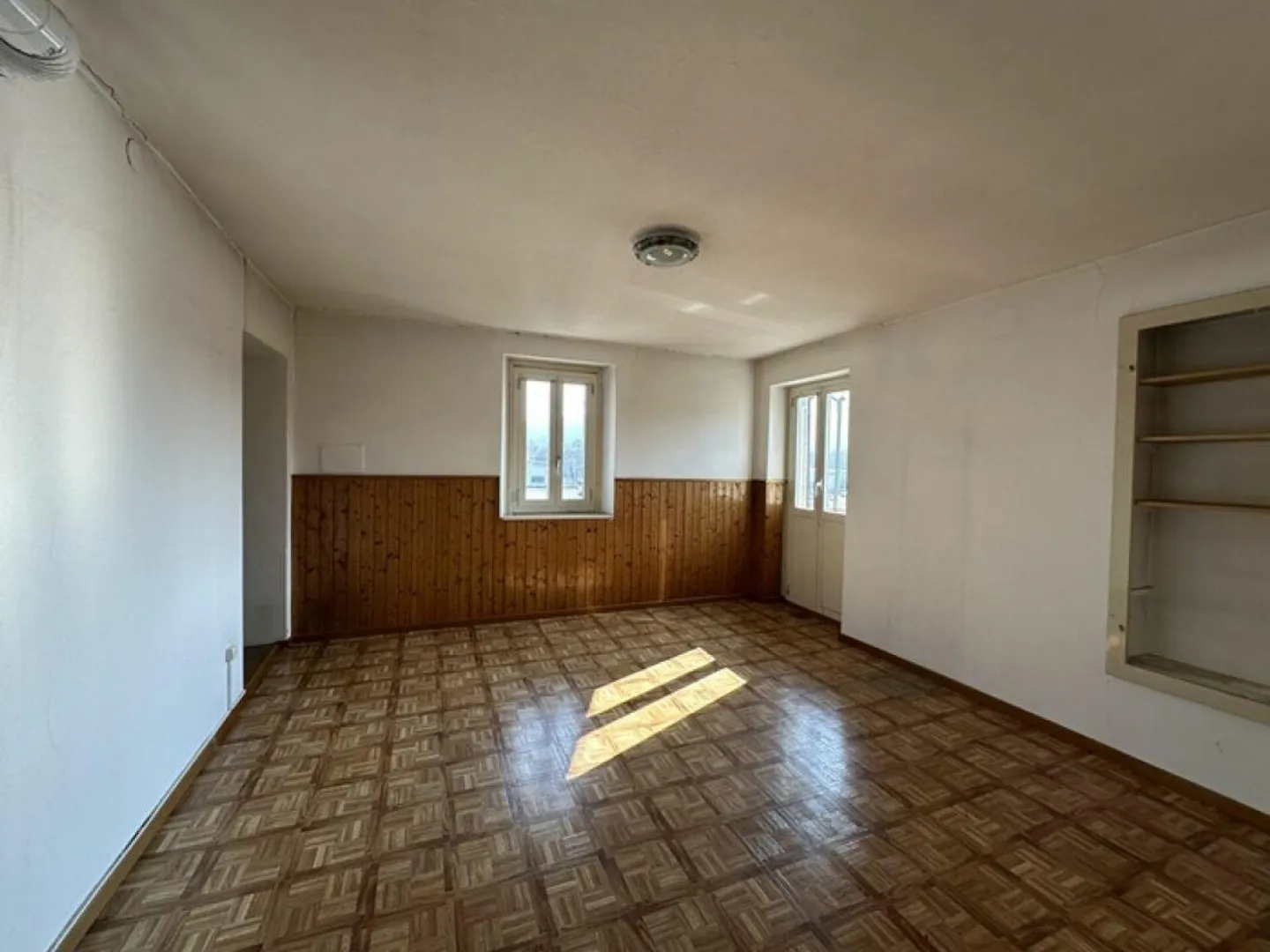Complesso residenziale interessante con potenziale di ristrutturazione e cortile privato con piccolo giardino - Foto 7 di 14