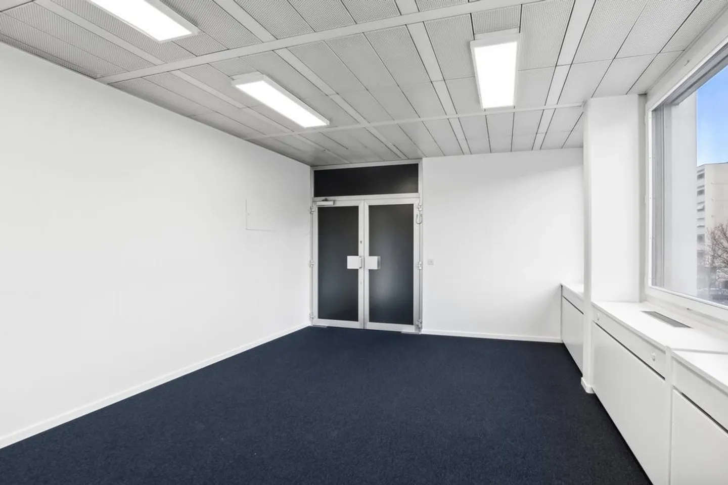 Magnifico spazio con vista libera sul lago - Foto 1 di 11