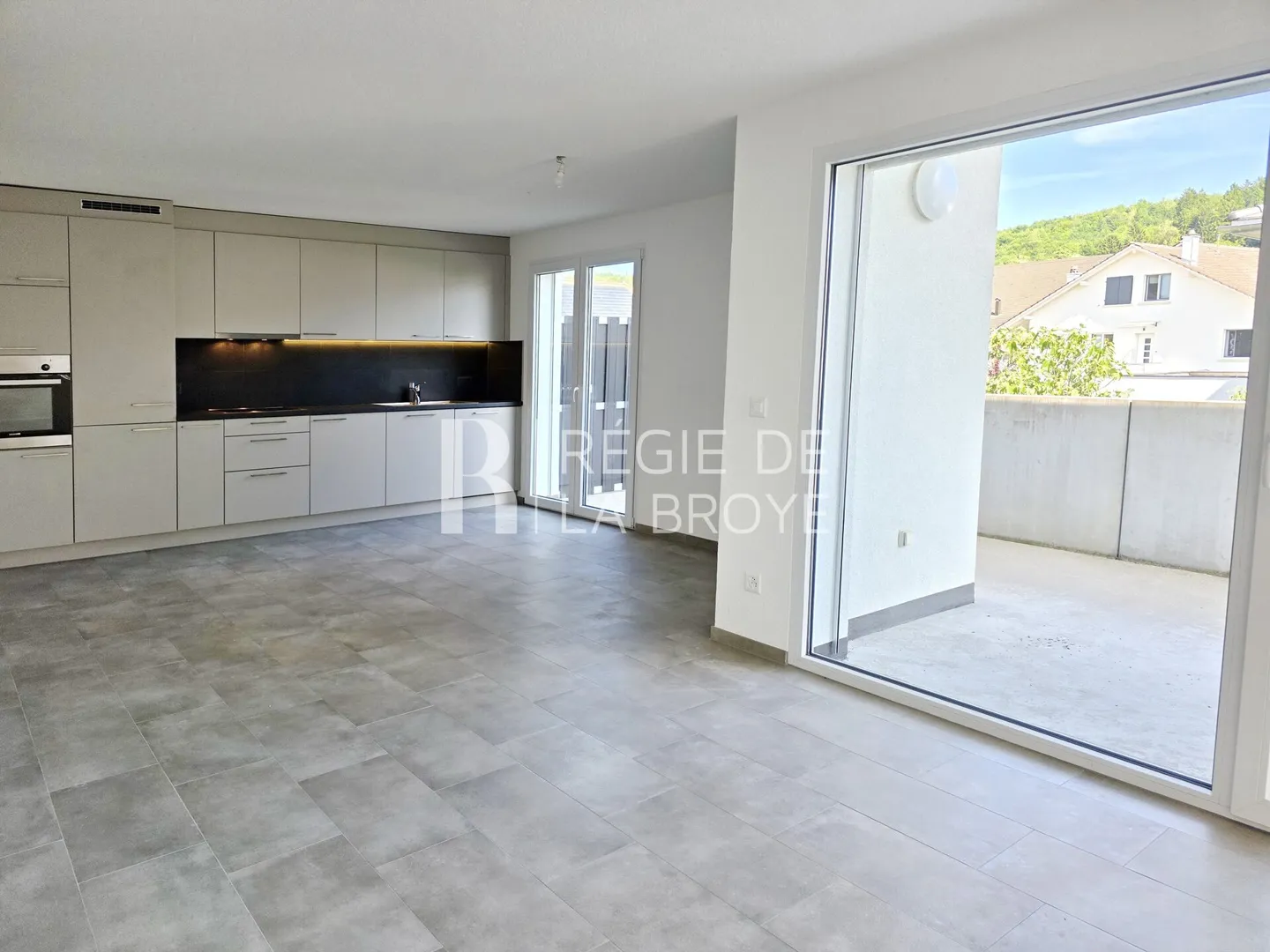 4.5-room apartment with large balcony in Chabrey - Photo 1 of 17