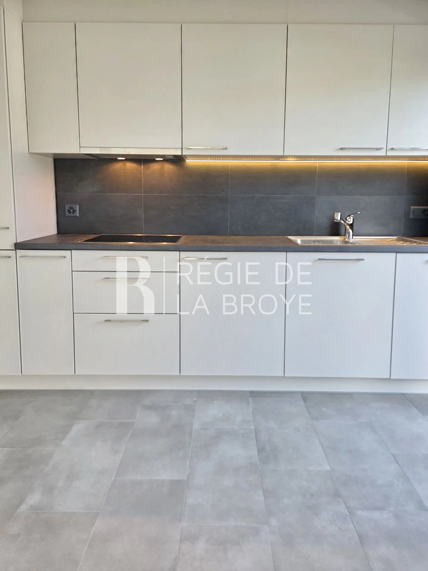 4.5-room apartment with large balcony in Chabrey - Photo 3 of 17