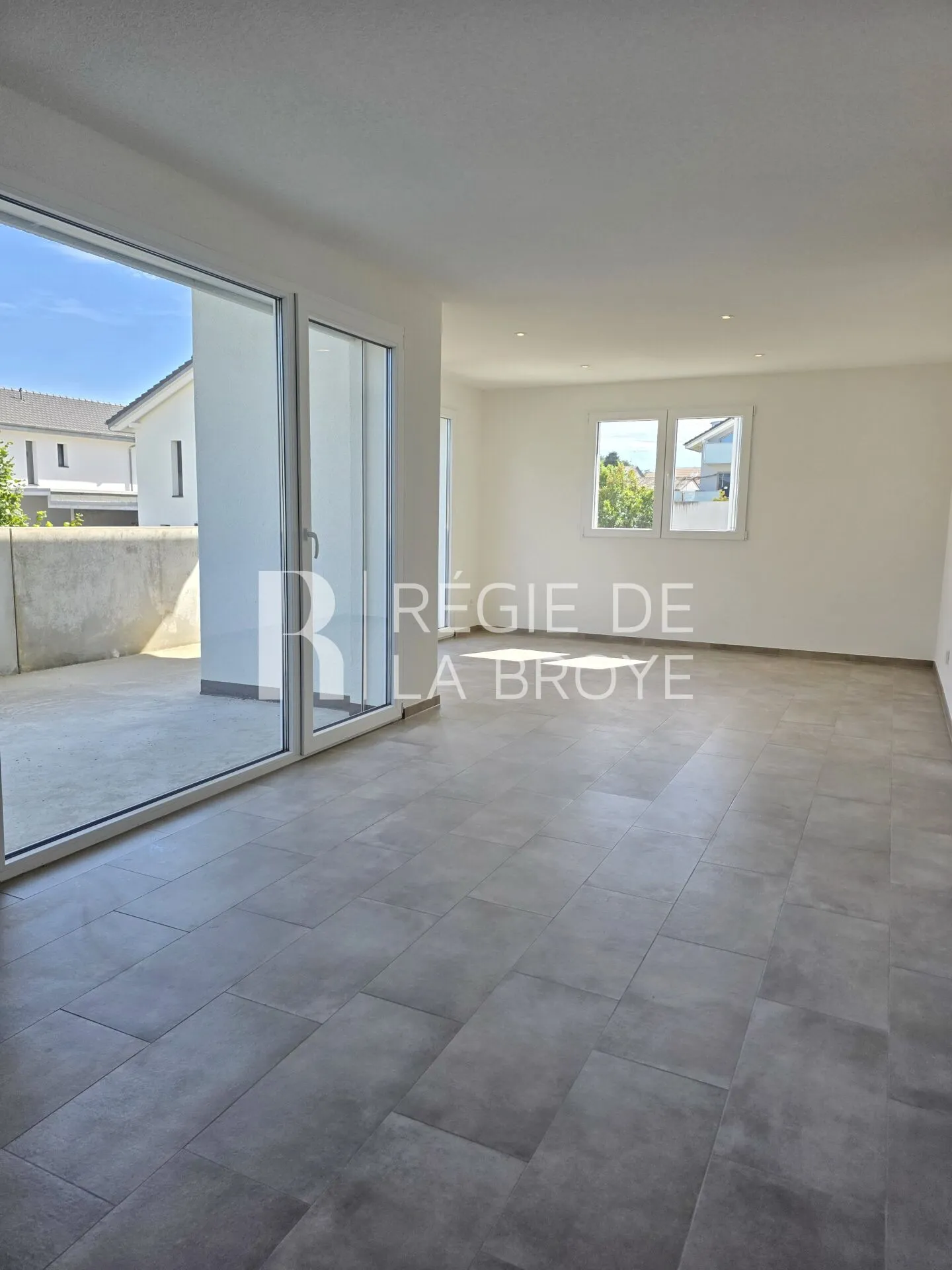 4.5-room apartment with large balcony in Chabrey - Photo 5 of 17