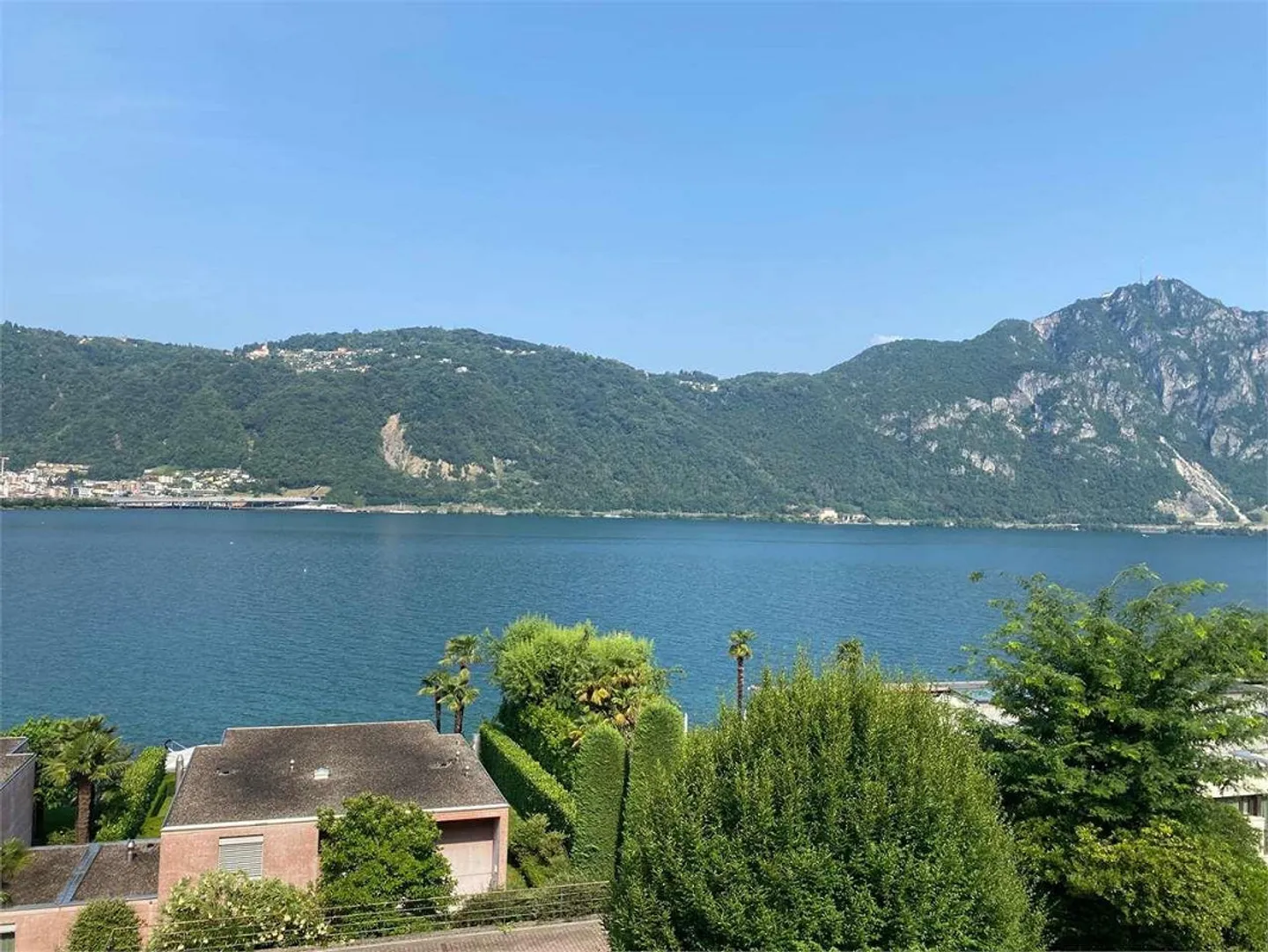 Stupendo attico con vista lago - Foto 1 di 13