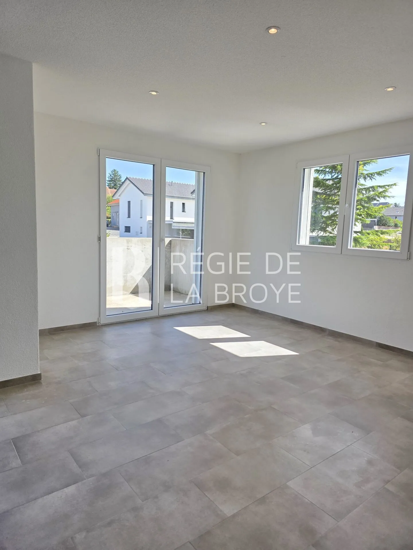 4.5-room apartment with large balcony in Chabrey - Photo 6 of 17