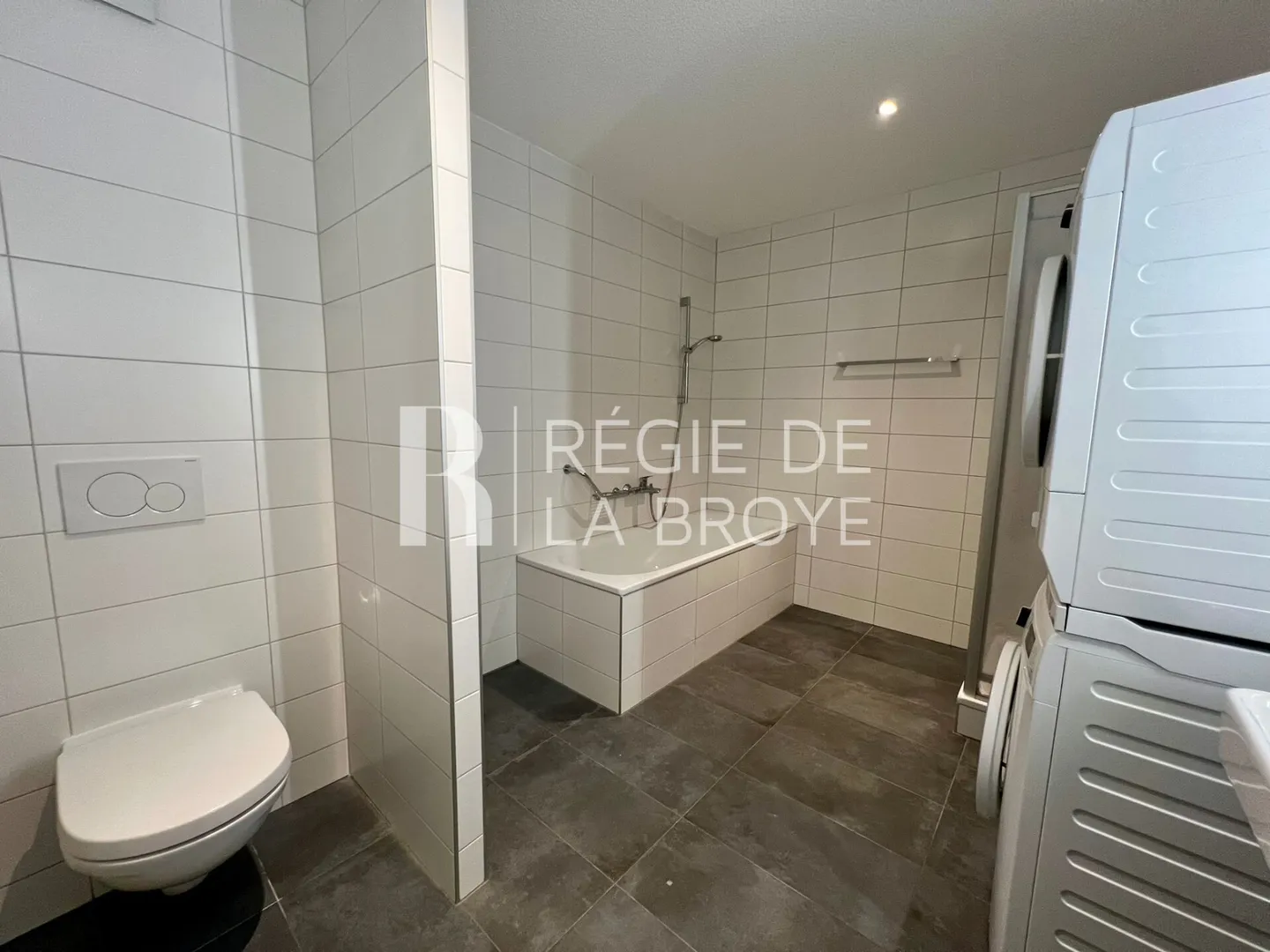 4.5-room apartment with large balcony in Chabrey - Photo 7 of 17