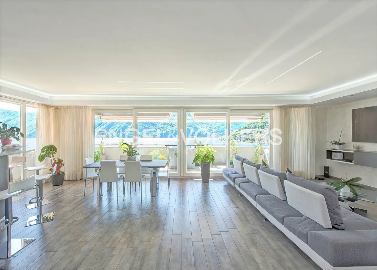 Appartement exclusif sur les rives du lac de Lugano - Photo 3 sur 13
