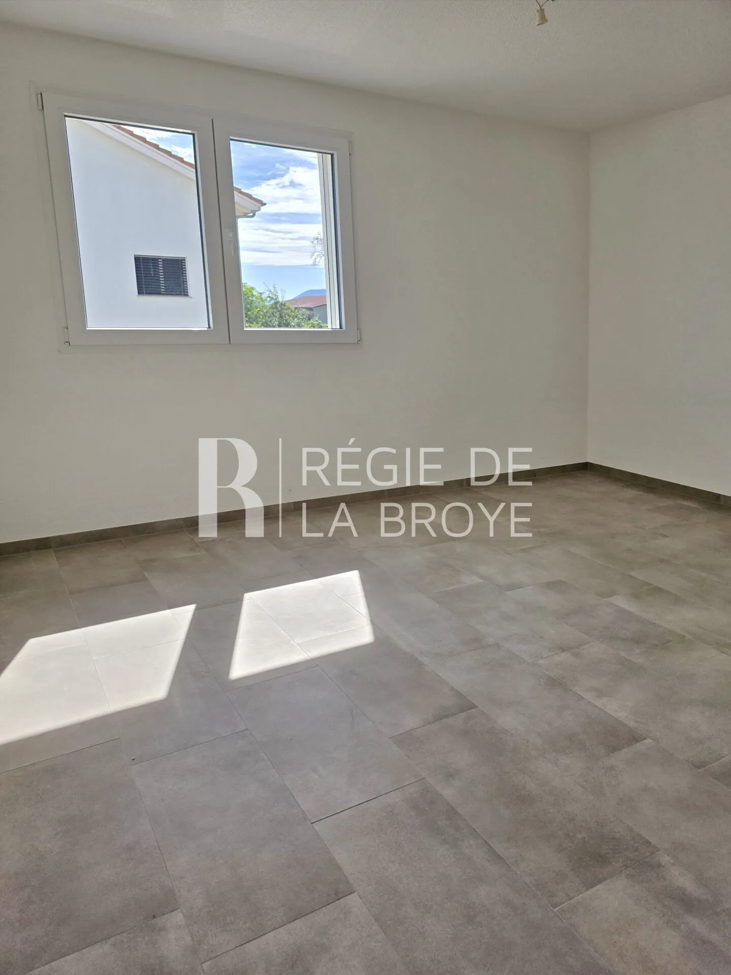 4.5-room apartment with large balcony in Chabrey - Photo 9 of 17