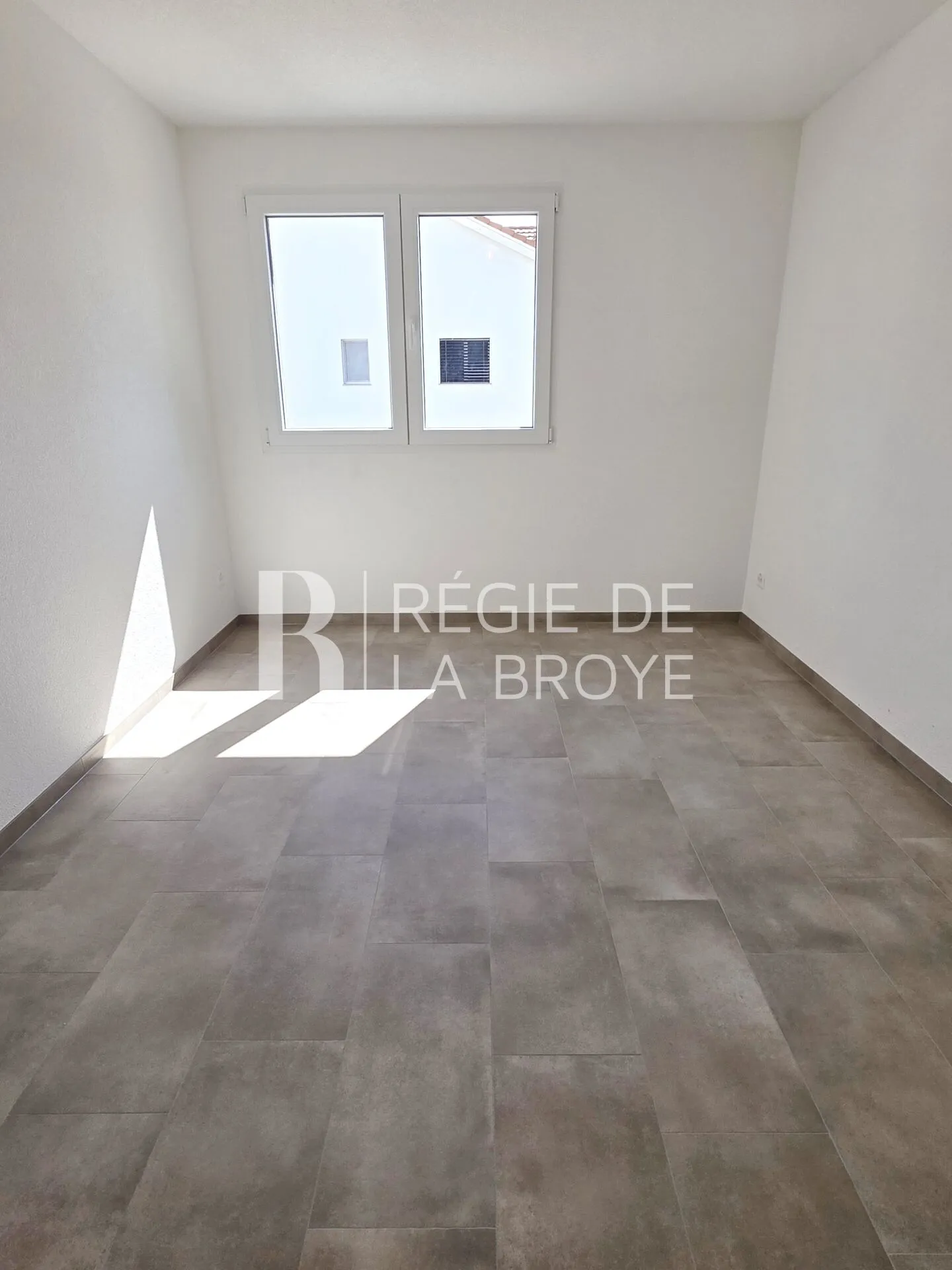 4.5-room apartment with large balcony in Chabrey - Photo 11 of 17