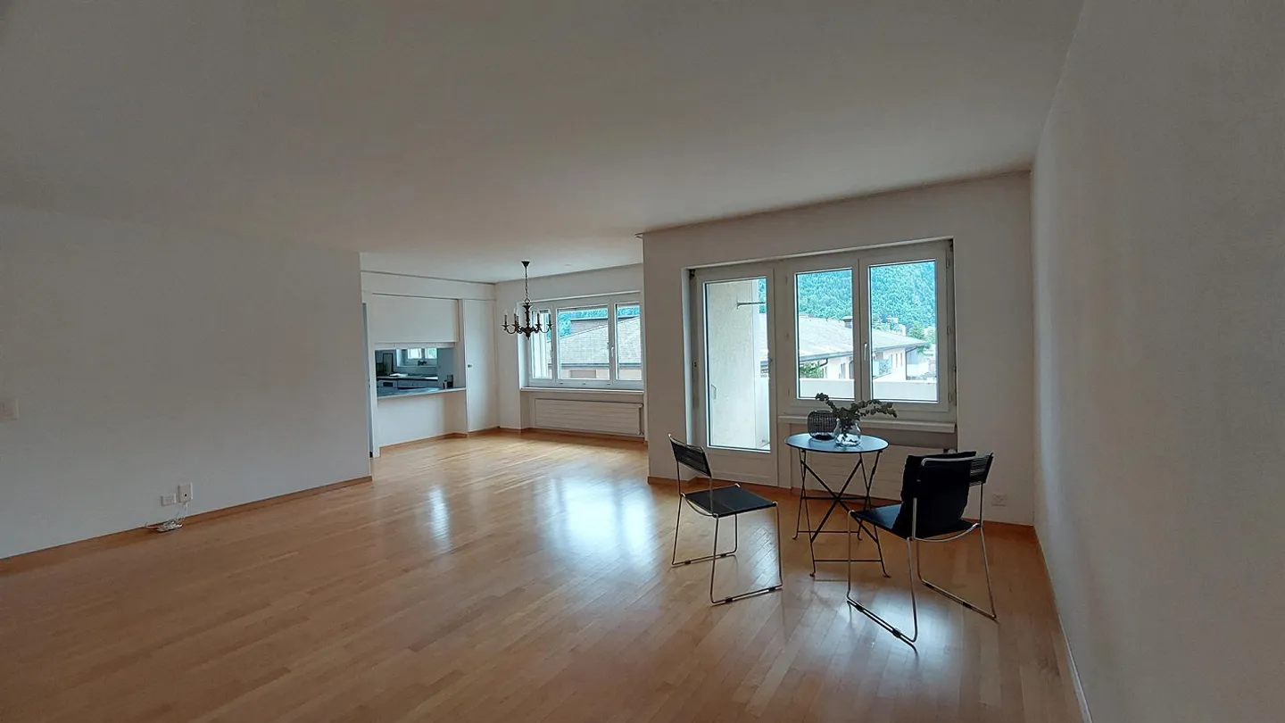 Luminoso appartamento di 5,5 locali con vista sul lago e balcone soleggiato a Brunnen - Foto 2 di 11