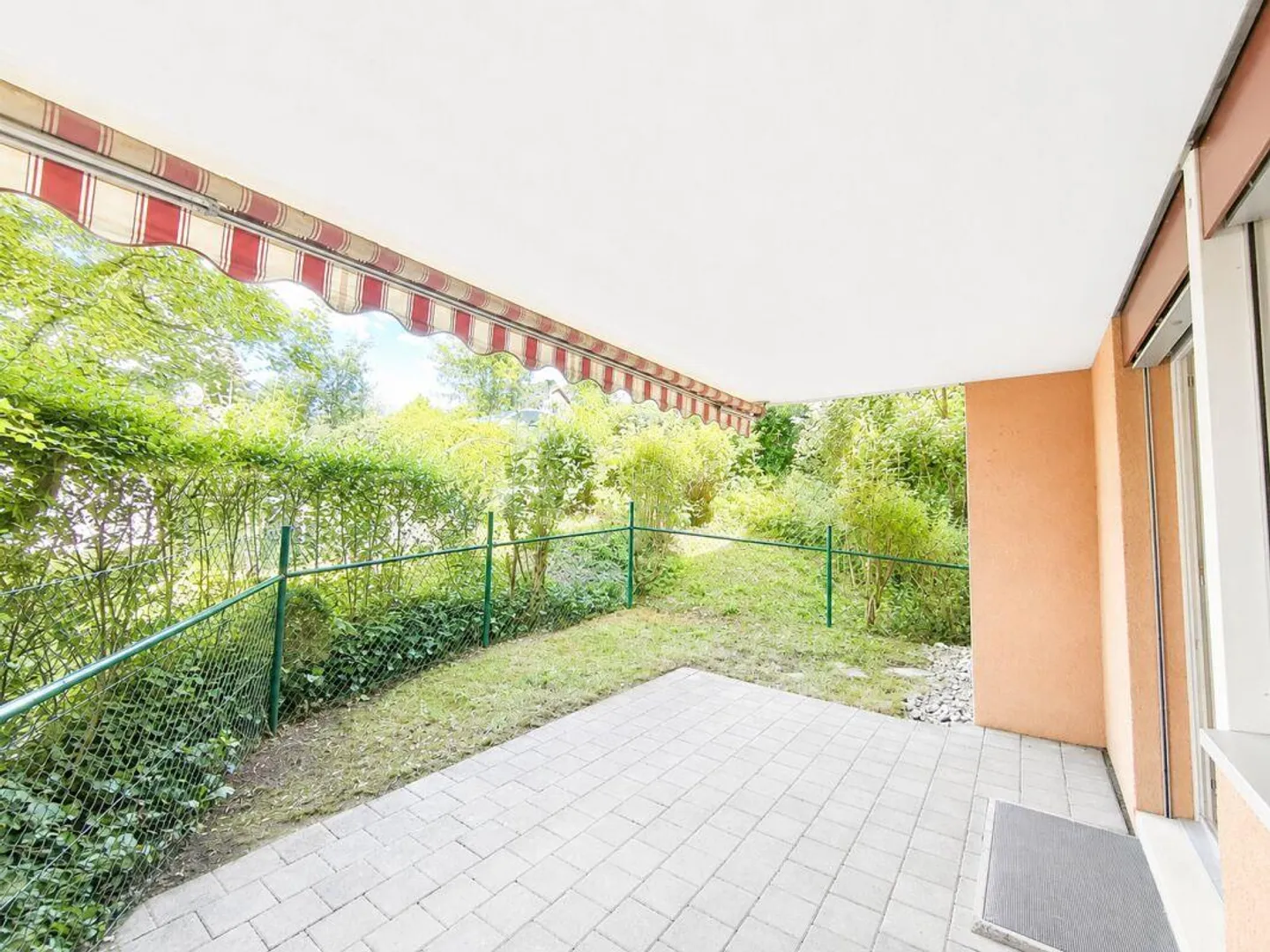 Maison de rêve avec cheminée et patio - Photo 10 sur 13