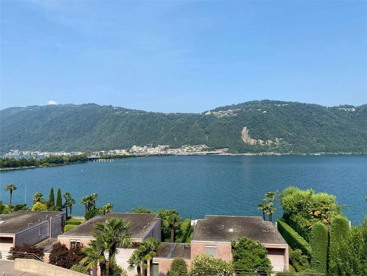 Stupendo attico con vista lago - Foto 3 di 13