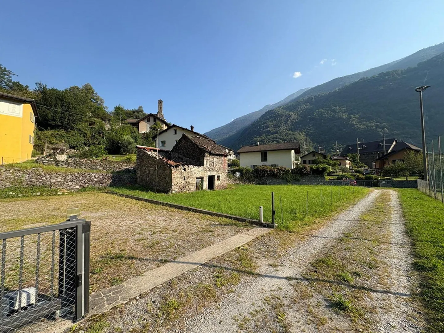 SPLENDIDO TERRENO PIANEGGIANTE TI ASPETTA - Foto 1 di 10