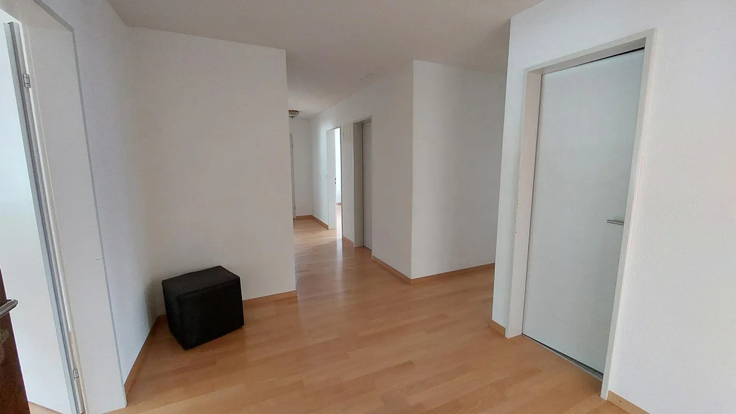Luminoso appartamento di 5,5 locali con vista sul lago e balcone soleggiato a Brunnen - Foto 6 di 11