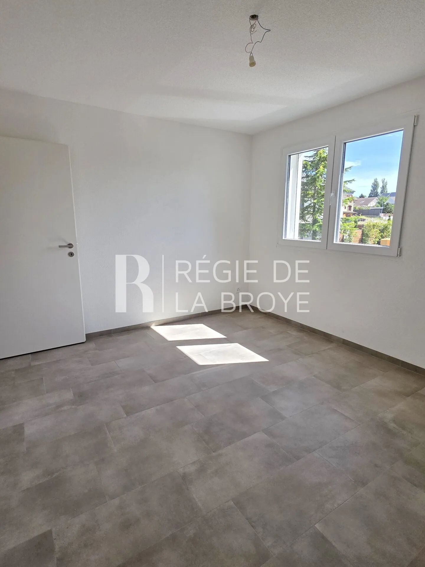 4.5-room apartment with large balcony in Chabrey - Photo 14 of 17