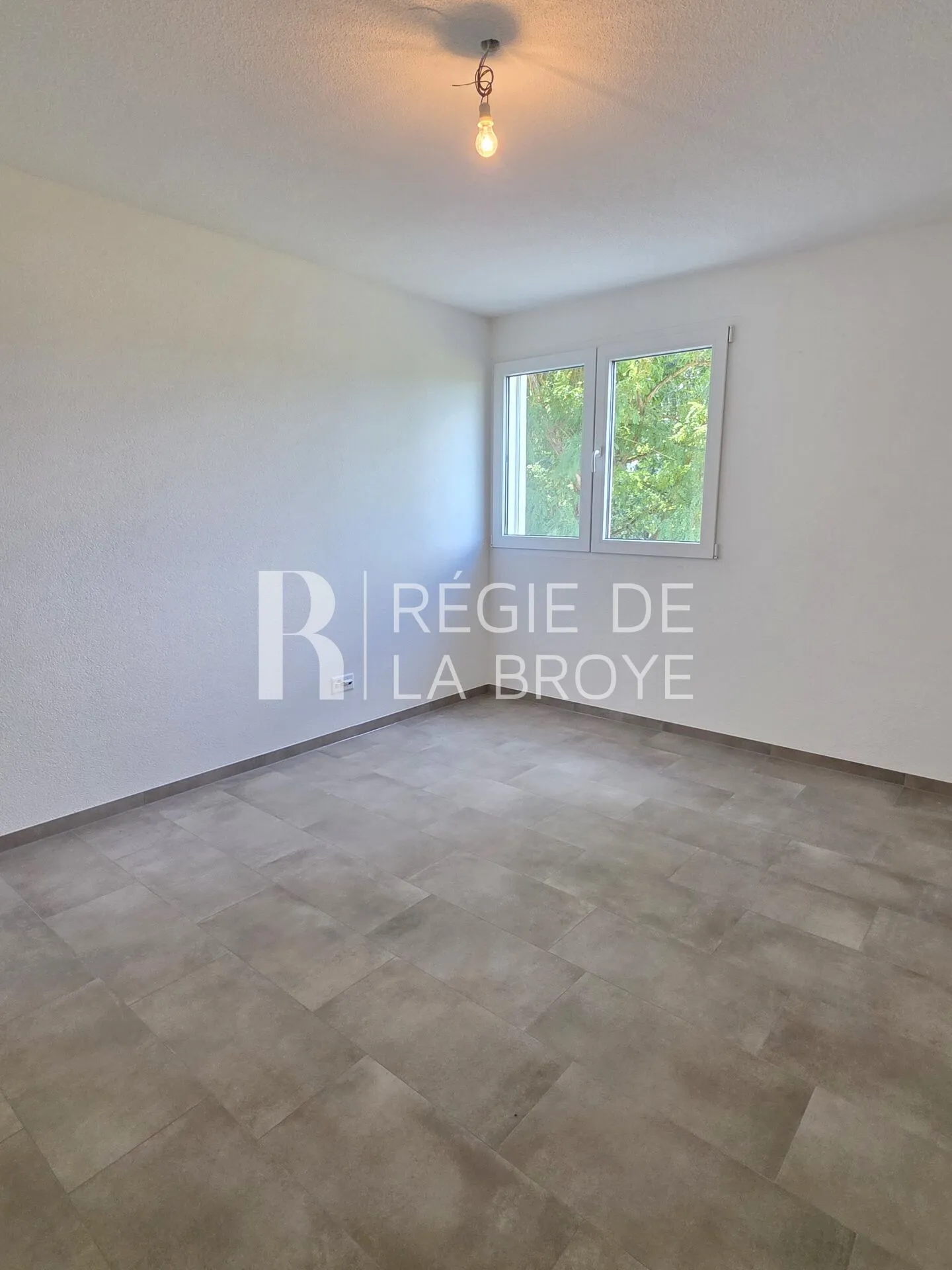 4.5-room apartment with large balcony in Chabrey - Photo 15 of 17