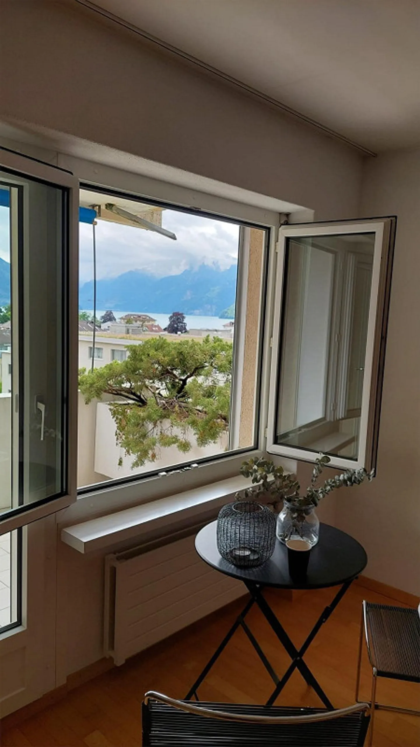 Luminoso appartamento di 5,5 locali con vista sul lago e balcone soleggiato a Brunnen - Foto 10 di 11