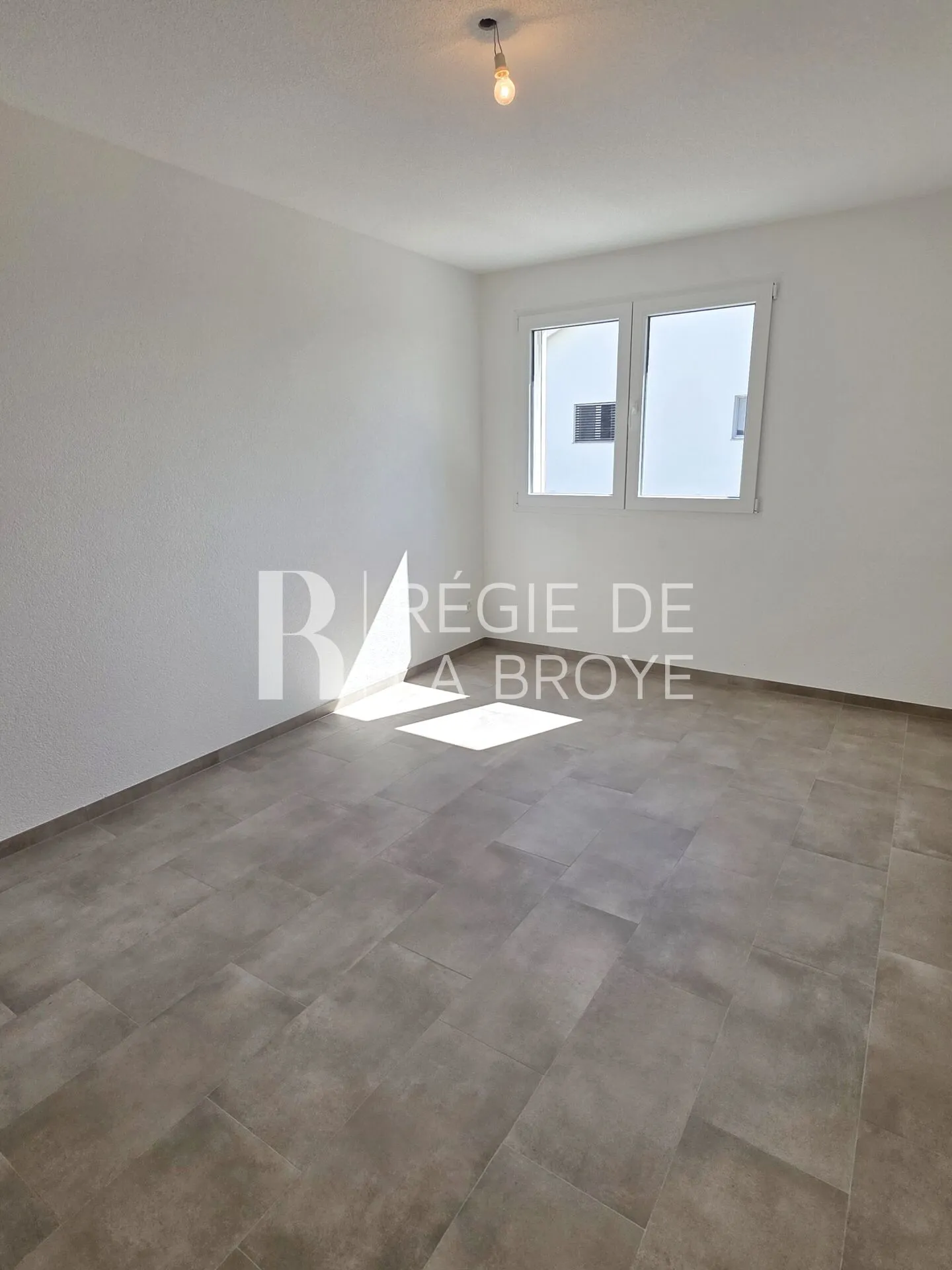 4.5-room apartment with large balcony in Chabrey - Photo 13 of 17