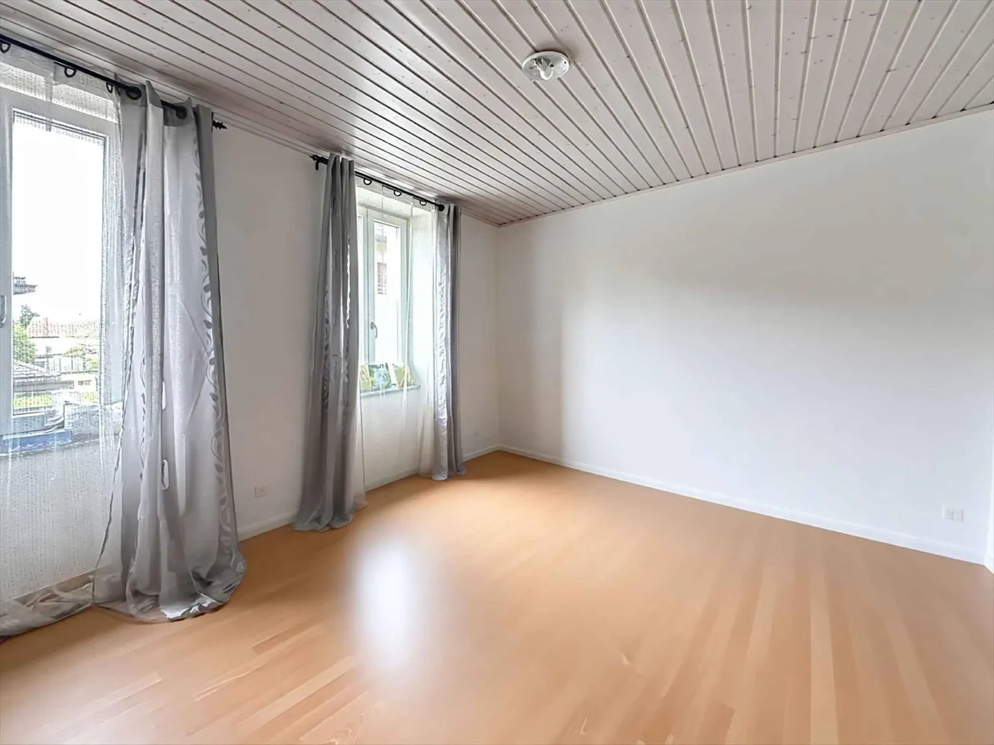 Maison familiale avec 5.5 pièces, terrasse et jardin ! - Photo 5 sur 13