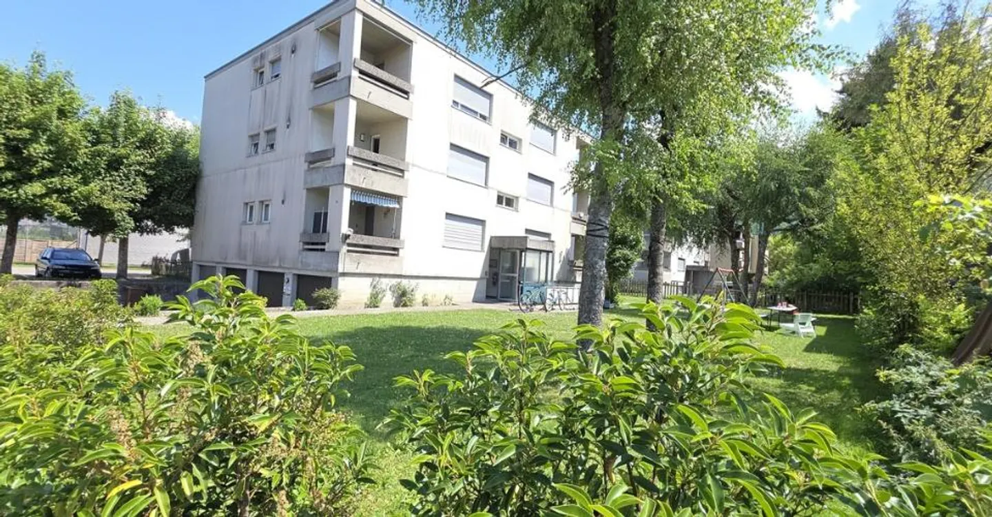 Freier Blick, Balkon und Grünflächen nur wenige Schritte von der Coop entfernt! - Foto 6 von 6