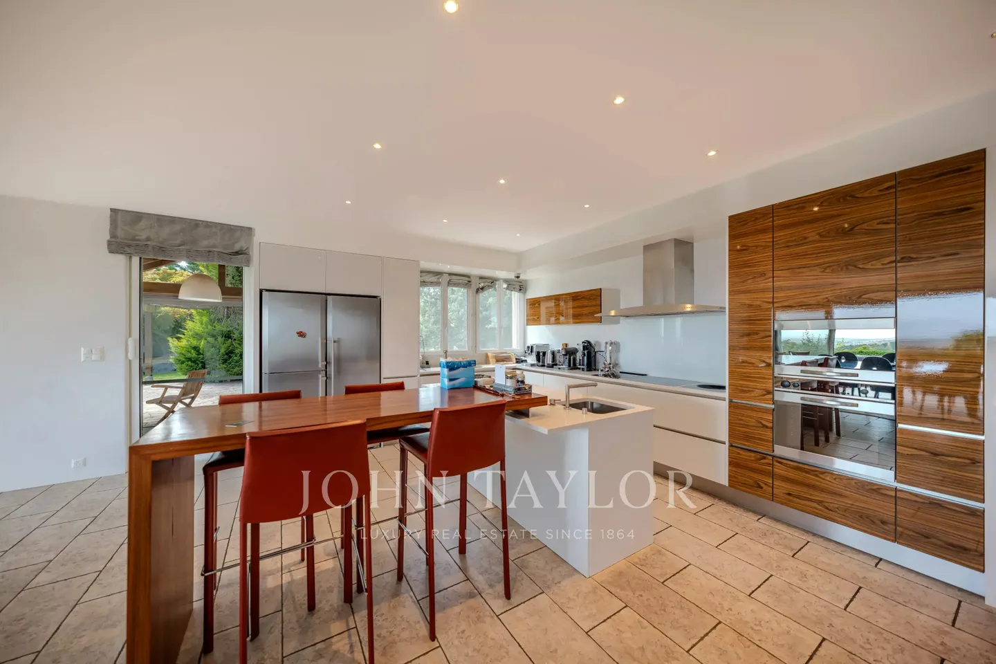 Stunning Villa with Lake Views - Photo 6 of 20