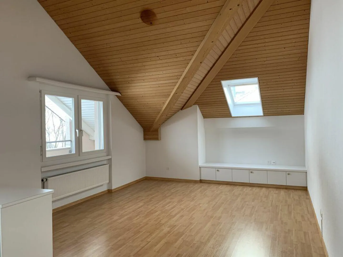 Cozy attic apartment in the middle of Gähwil - Photo 4 of 10