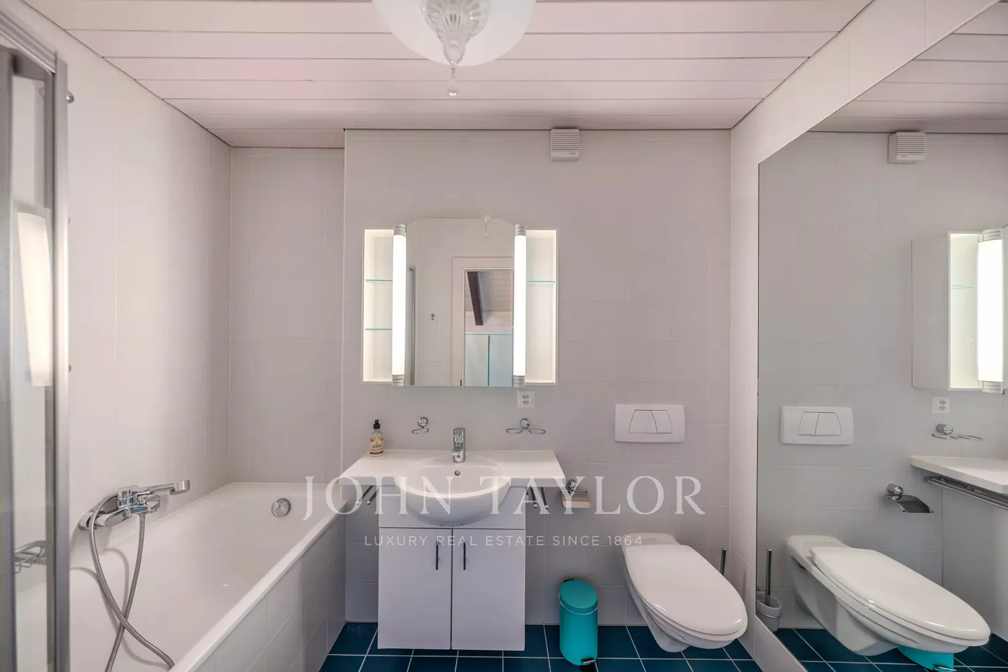 Stunning Villa with Lake Views - Photo 13 of 20