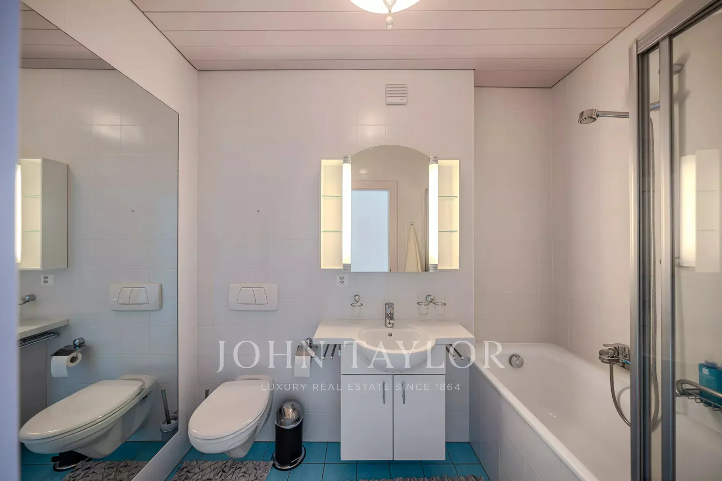 Stunning Villa with Lake Views - Photo 15 of 20