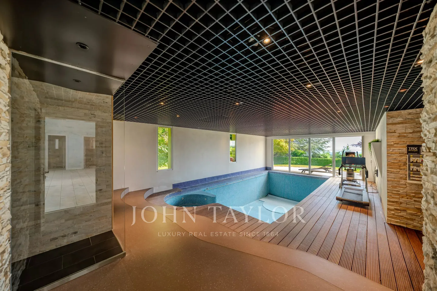 Stunning Villa with Lake Views - Photo 16 of 20