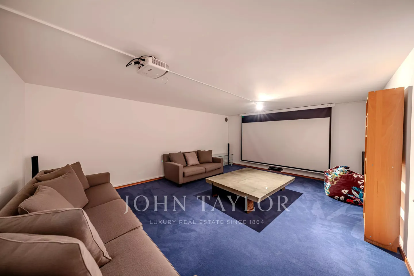 Stunning Villa with Lake Views - Photo 20 of 20