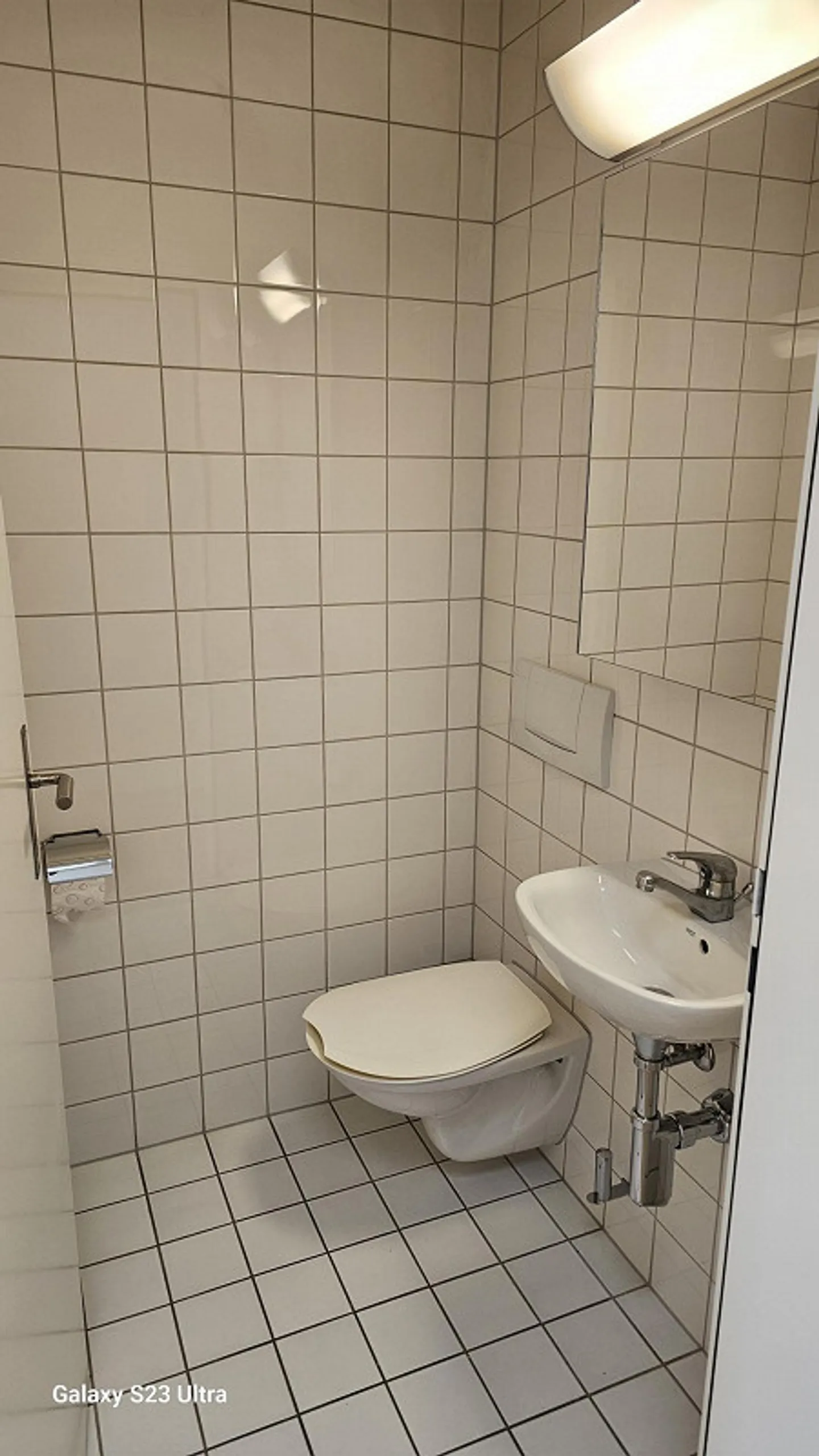 Ampio appartamento di 2 1/2 stanze nel cuore della città - Foto 3 di 8