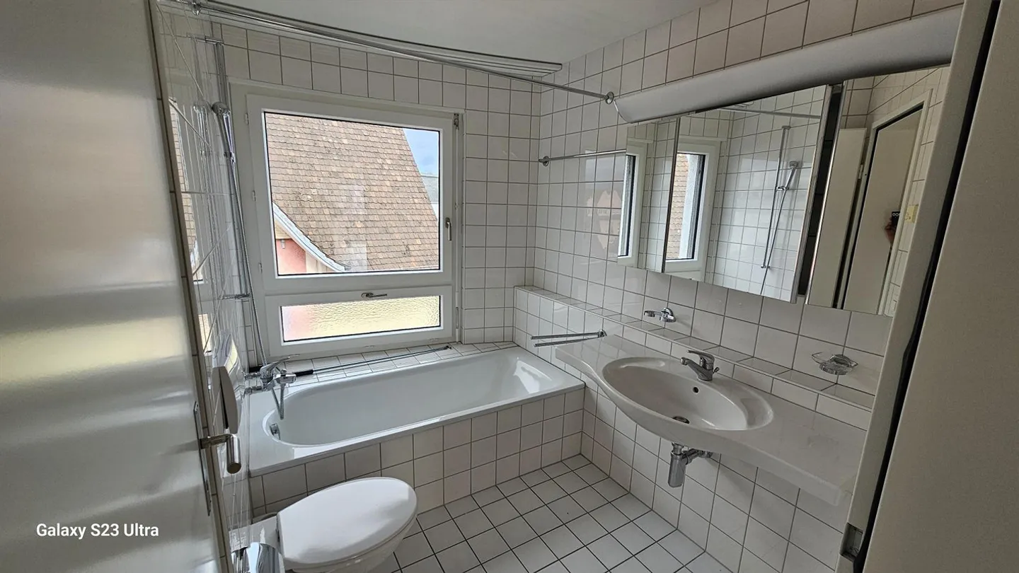 Ampio appartamento di 2 1/2 stanze nel cuore della città - Foto 4 di 8