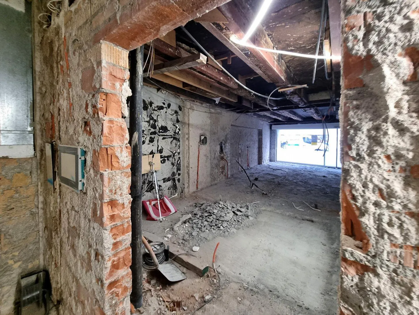 Spazioso Atelier/Negozi - Foto 2 di 2