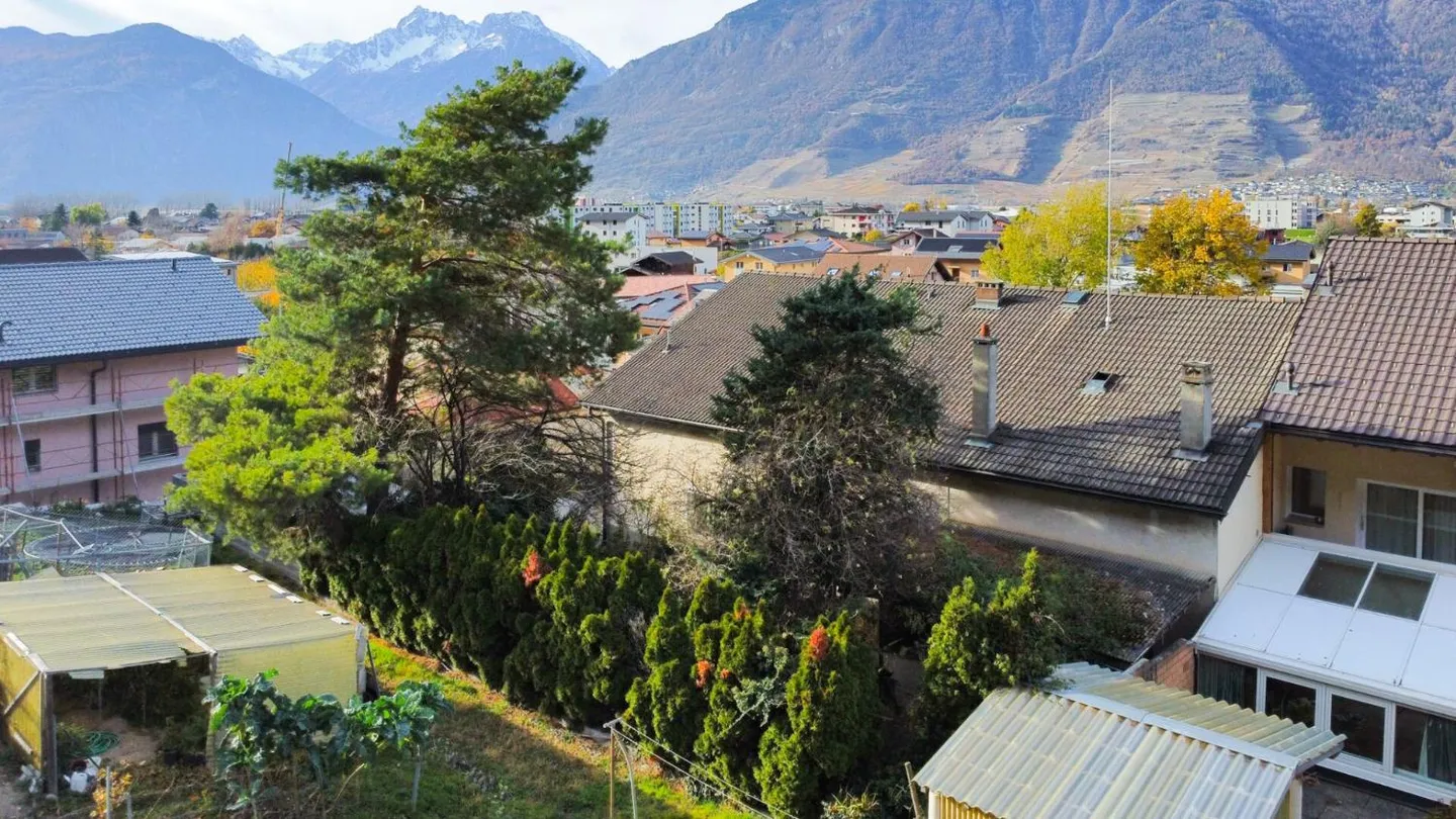 Casa con possibilità di trasformare in più appartamenti a Charrat - Foto 1 di 13