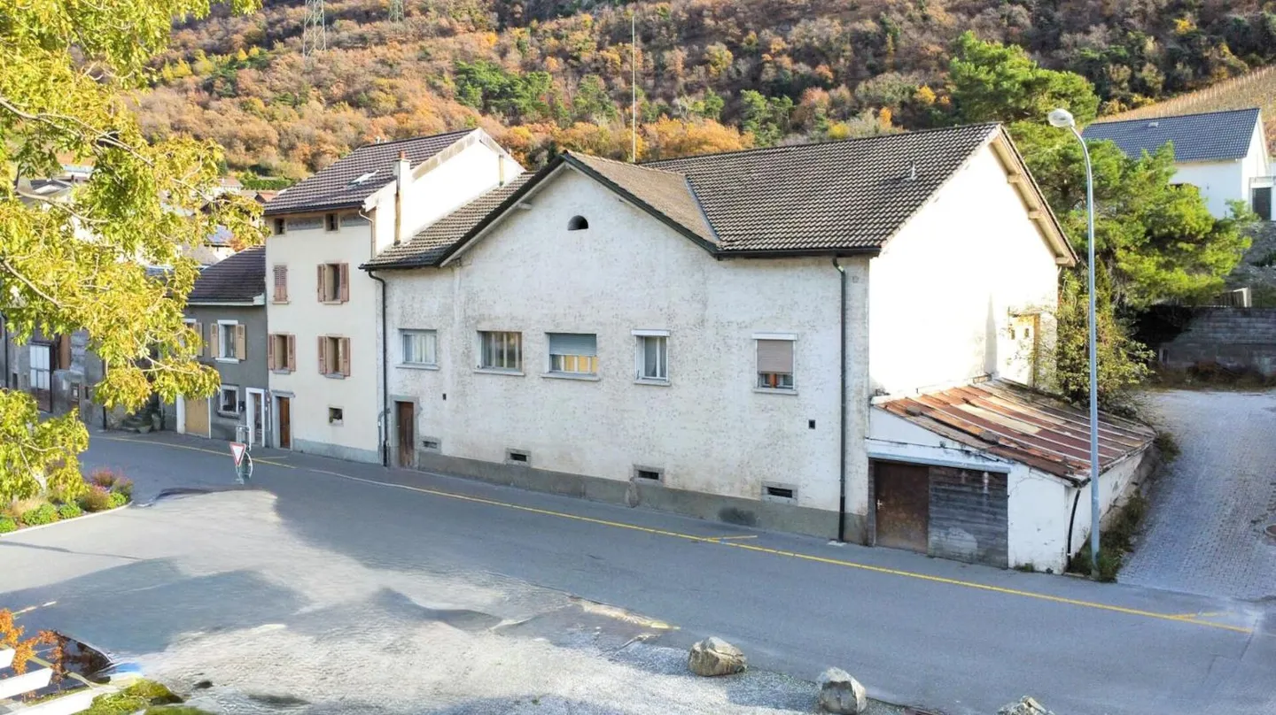 Casa con possibilità di trasformare in più appartamenti a Charrat - Foto 4 di 13
