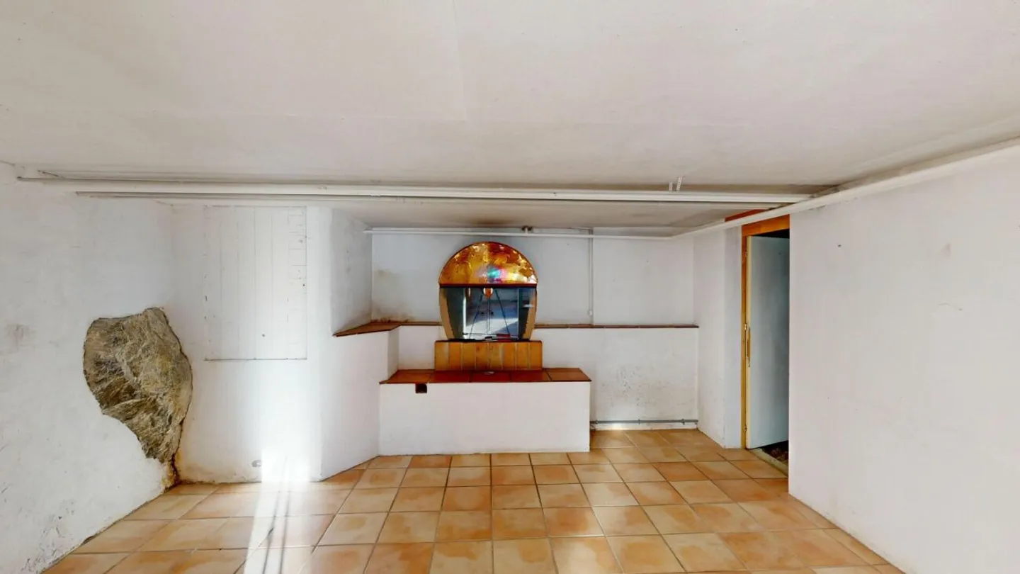 Nature-oriented: Two-family house in Davos Laret - Photo 8 of 28