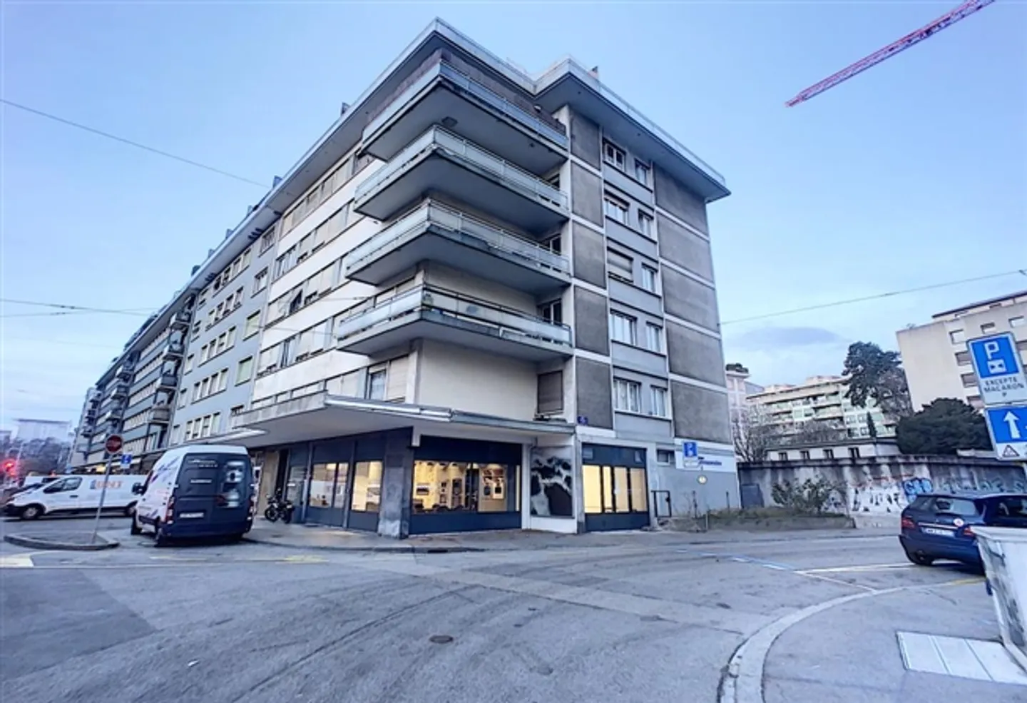 Espace de stationnement couvert (box) disponible - Photo 1 sur 1