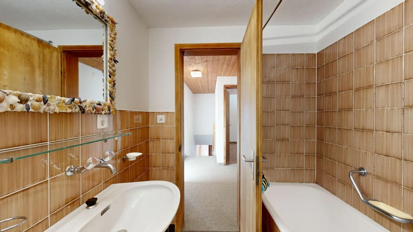 Nature-oriented: Two-family house in Davos Laret - Photo 26 of 28